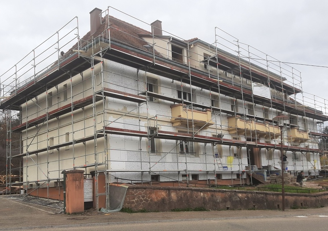 Isolation extérieure sur gros chantier avec échafaudage